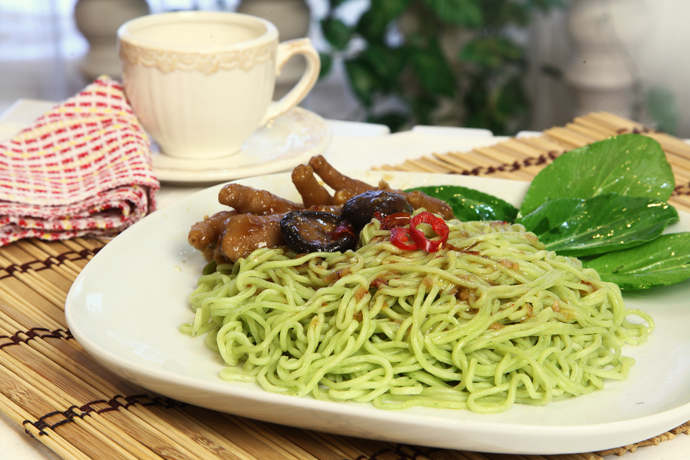 Chicken Leg With Spinach Noodle